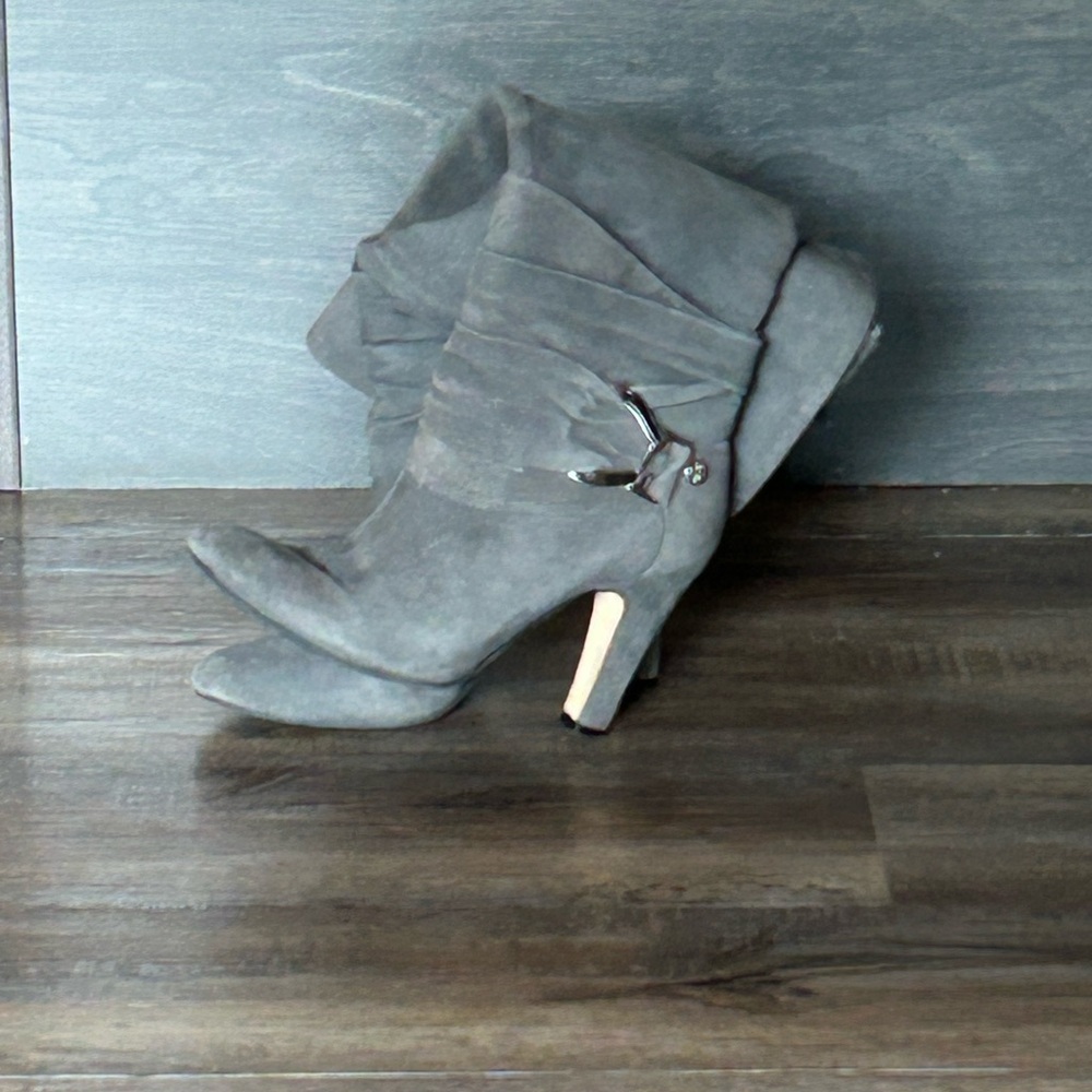 ANTONIO MELANI Charcoal Gray Heeled Boots • Suede • Fits 7 1/2 - 8 - Picture 4 of 7